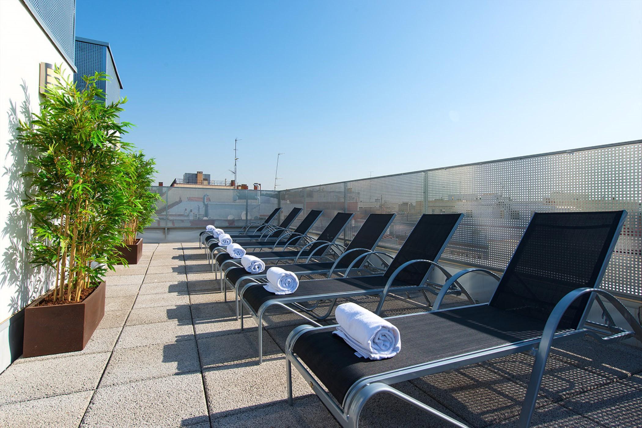Neomagna Madrid Hotel Exterior photo