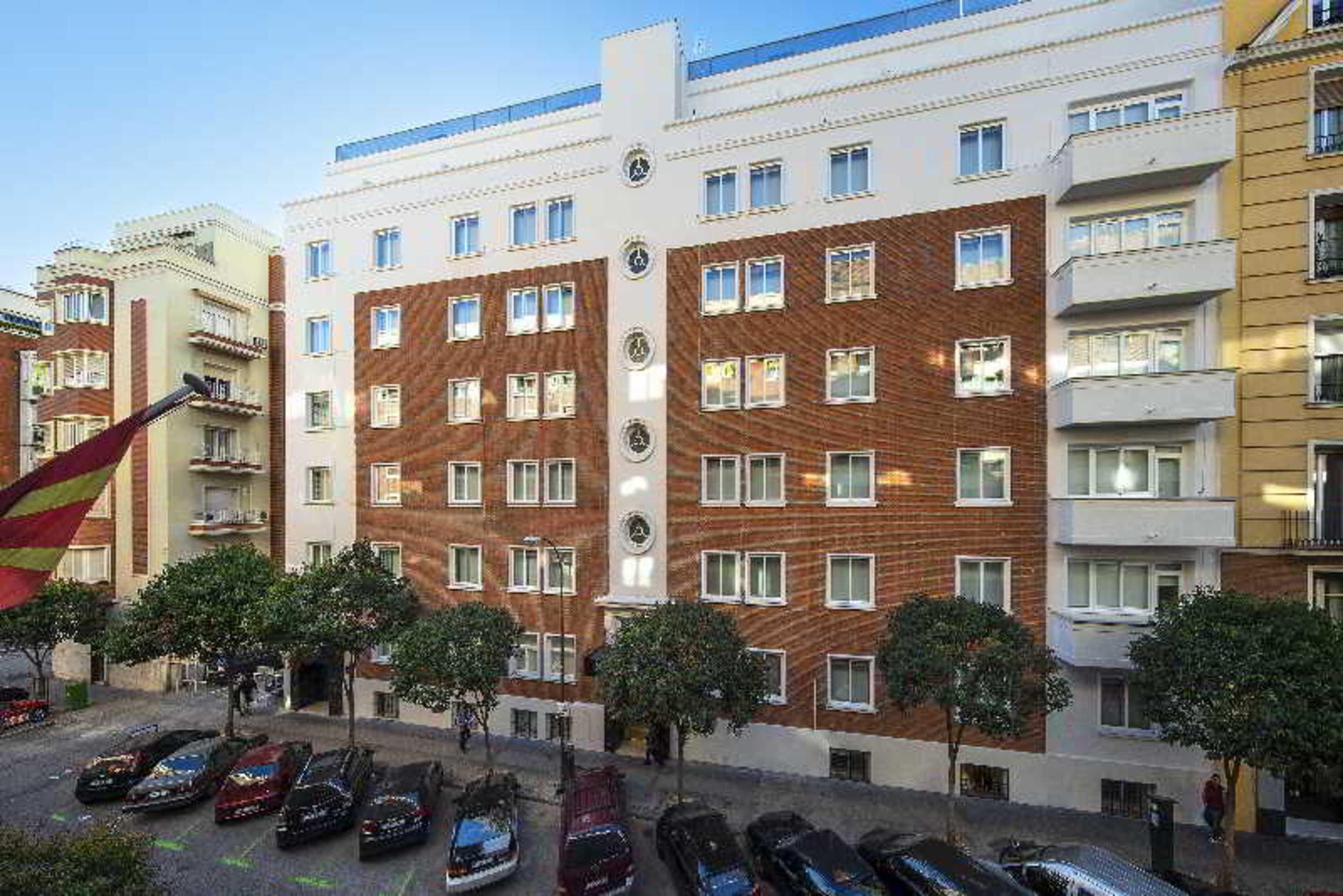 Neomagna Madrid Hotel Exterior photo