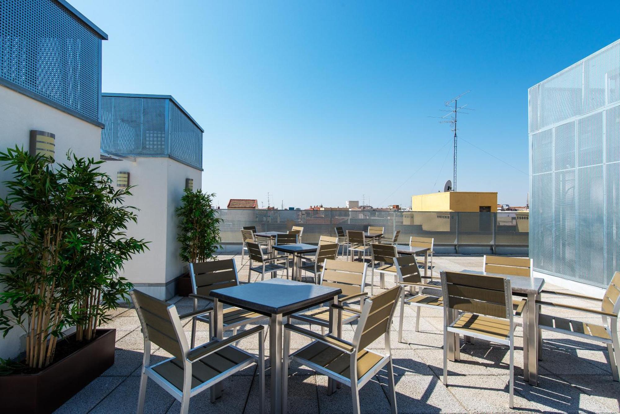 Neomagna Madrid Hotel Exterior photo
