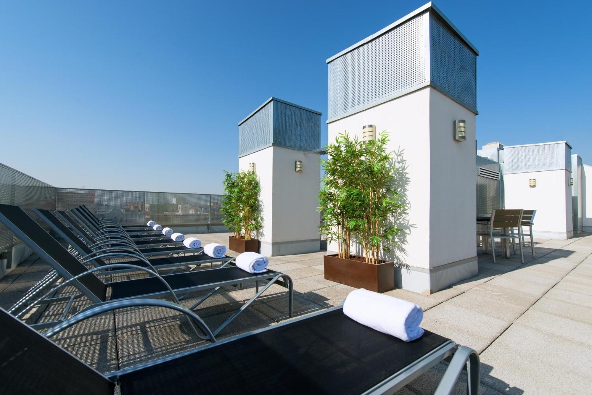 Neomagna Madrid Hotel Exterior photo