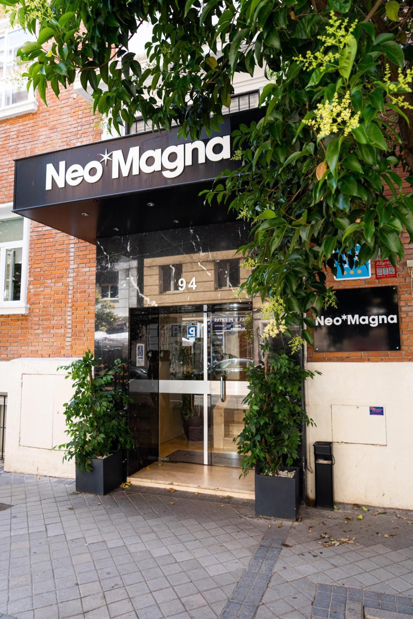 Neomagna Madrid Hotel Exterior photo